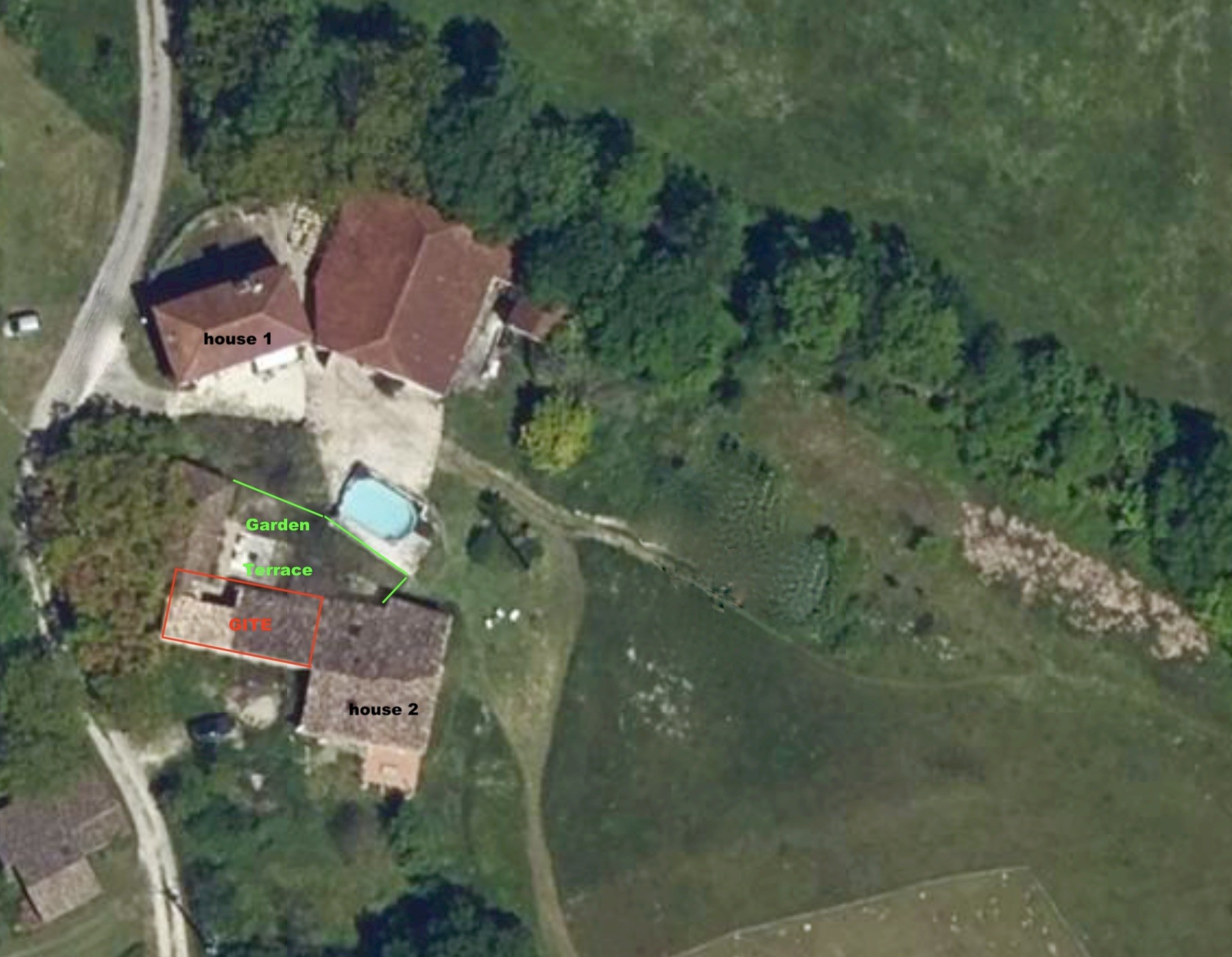 Vue aérienne annotée du gîte